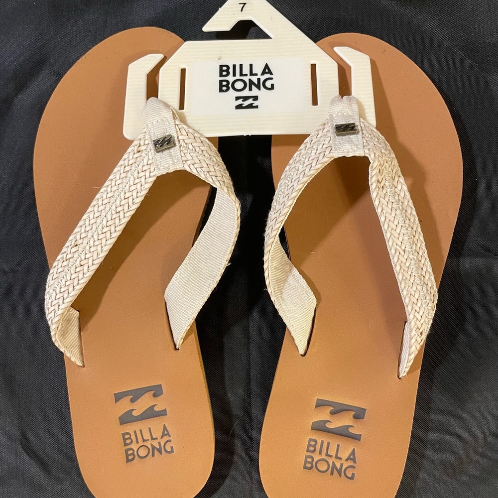 NWT Billabong Tan w/ Cream Straps Flip Flops - Size 7